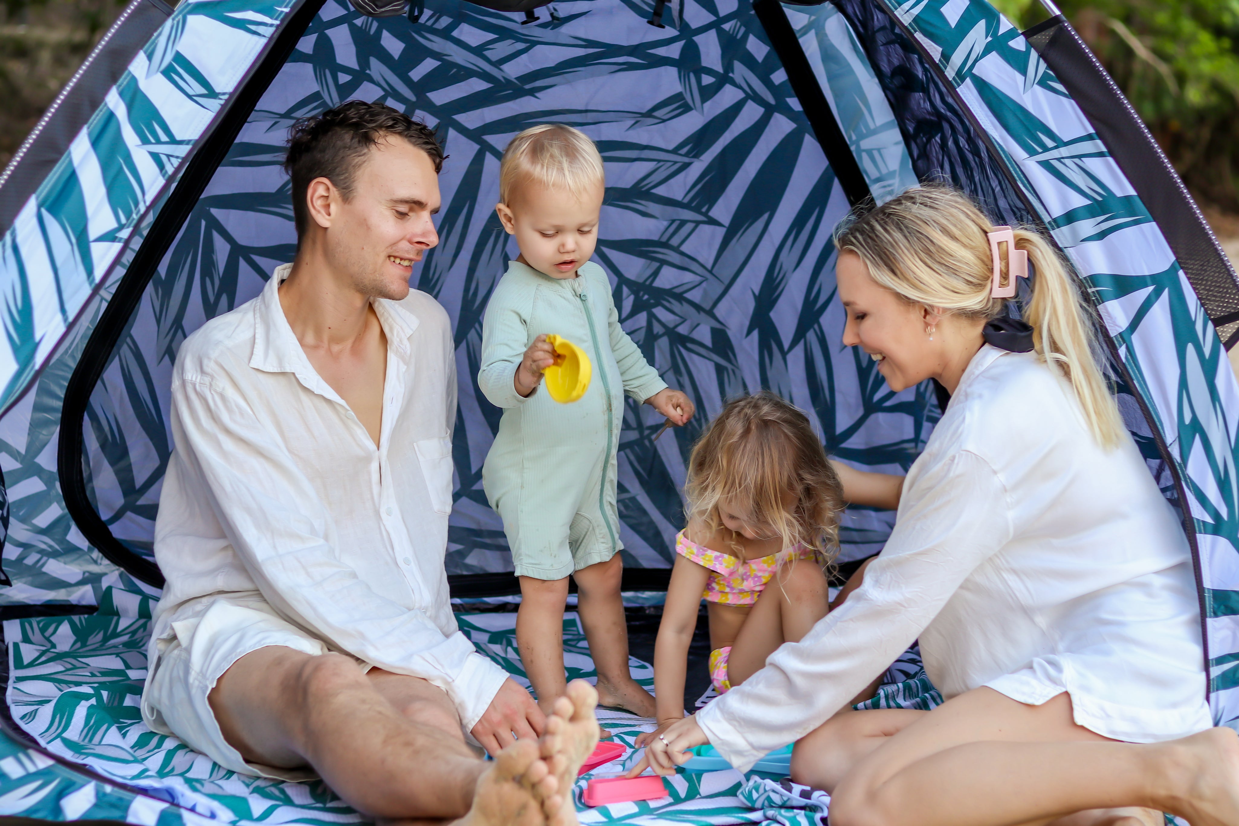 Beach_tent_sunchaser_family_size