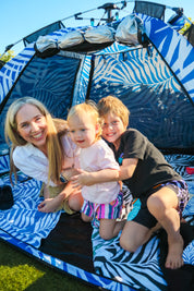 Family beach tent sunplay